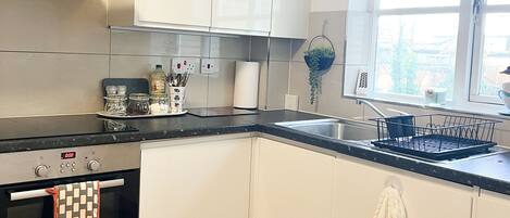 Cookware/dishes/utensils