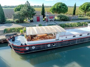 Aerial view - Charming 3-bedroom house boat with AC, WiFi in beautiful Bellegarde (Bellegarde)