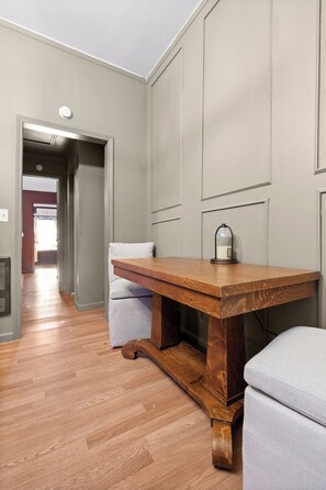 Interior - Charming 2-bedroom Cottage minutes from downtown Chattanooga, Pet Friendly (Chattanooga)