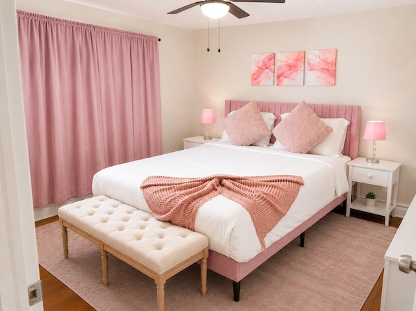 A bedroom with a bed, bedside tables, a bench, a ceiling fan, and pink curtains. - Spacious 5-bedrooms in Catonsville, MD near BWI, UMBC, Baltimore, Patapsco Park (Catonsville)