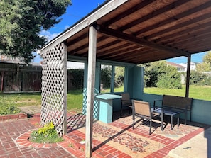 Terrace/patio - Spacious 5-bedrooms in Catonsville, MD near BWI, UMBC, Baltimore, Patapsco Park (Catonsville)
