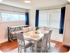 Dining - Spacious 5-bedrooms in Catonsville, MD near BWI, UMBC, Baltimore, Patapsco Park (Catonsville)