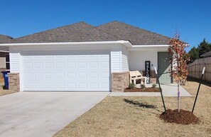 Exterior - Mac's Cozy Farmhouse (Stillwater)