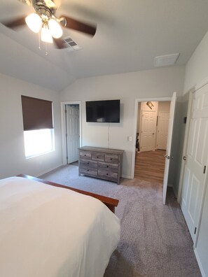 3 bedrooms, desk, iron/ironing board, WiFi - Mac's Cozy Farmhouse (Stillwater)