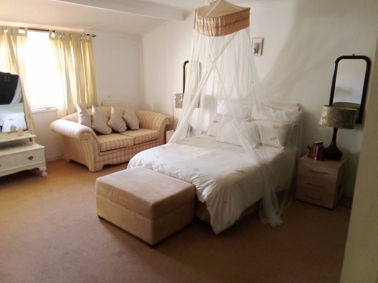 3 bedrooms, desk, iron/ironing board, WiFi (free)