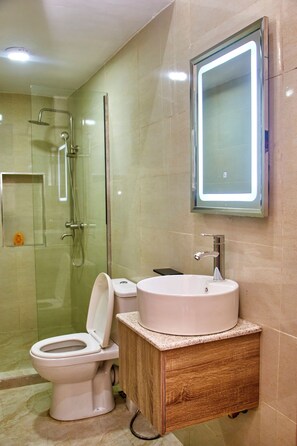 Comfort Single Room | Desk, laptop workspace, free WiFi - De Mipos Luxury Suites (Abuja)