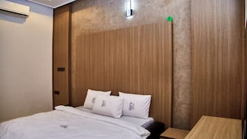 Deluxe Room | Desk, laptop workspace, free WiFi