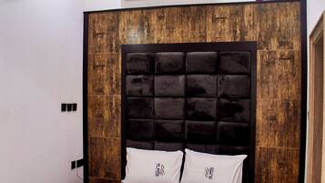 Deluxe Room | Desk, laptop workspace, free WiFi