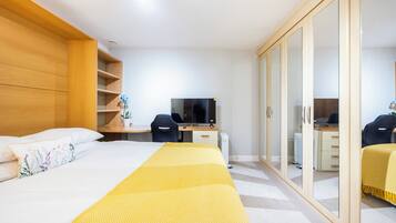 Luxury Apartment | 1 bedroom, iron/ironing board, free WiFi