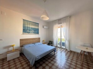 2 bedrooms, desk, free WiFi, bed sheets - Casa Milla: your relaxation in the center of Alghero (Alghero)