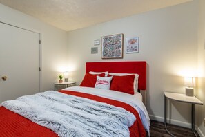 1 bedroom, iron/ironing board, free WiFi, bed sheets - Crimson Maple, Near IU Stadiums; (Bloomington)