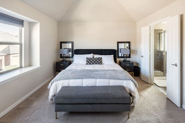 3 bedrooms, desk, iron/ironing board, free WiFi