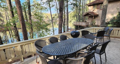 Beautiful family friendly 4 bedroom Resort Chalet with Fireplace