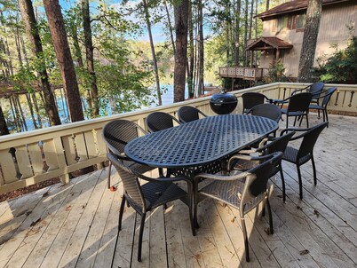 Beautiful family friendly 4 bedroom Resort Chalet with Fireplace