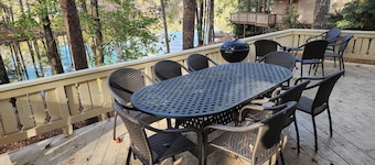 Beautiful family friendly 4 bedroom Resort Chalet with Fireplace