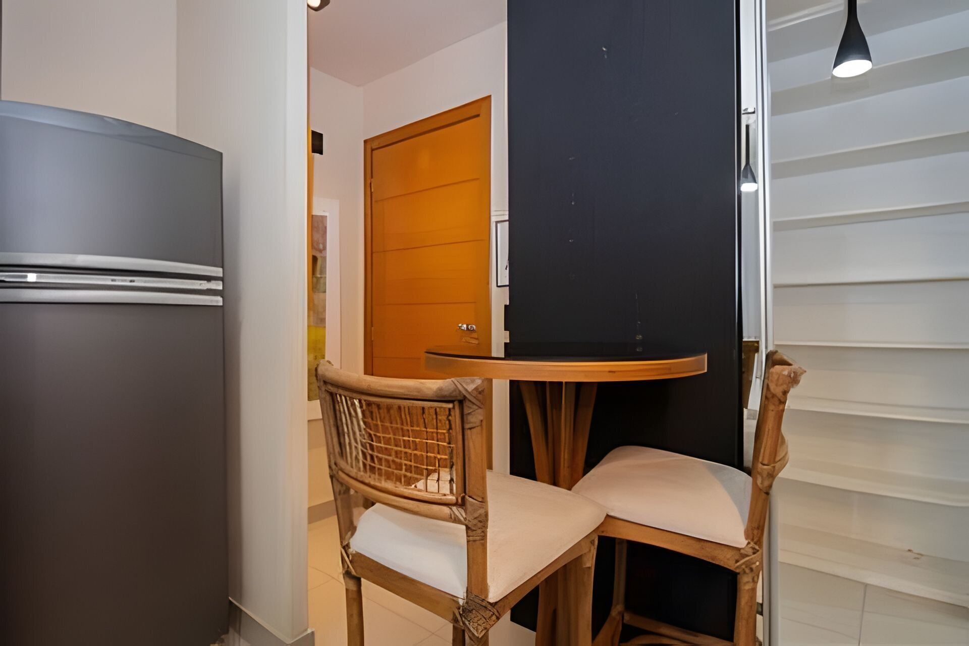 Basic Apartment | Dining