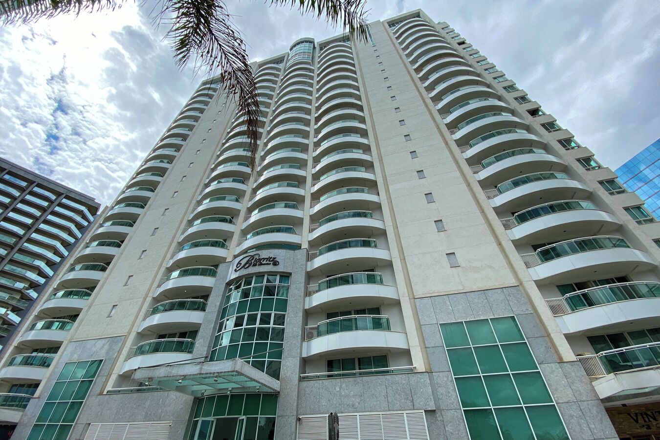 Vista frontal de la propiedad