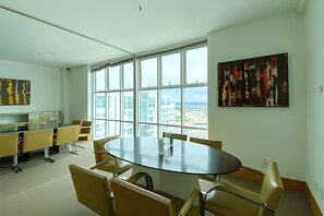 Basic Apartment | Dining