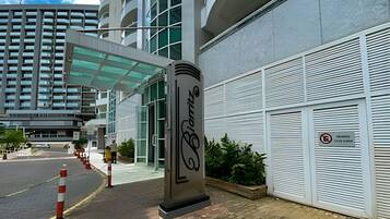 Basic Apartment | Exterior