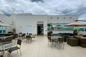 Apartment | Outdoor dining