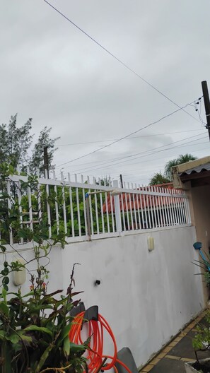 Property grounds - Seasonal rental summer 2025 Security, tranquility and the peace you desire. (Praia de Mariluz Imbé)