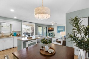 Dining - Silver Dunes A200- The Hidden Emerald (Destin)