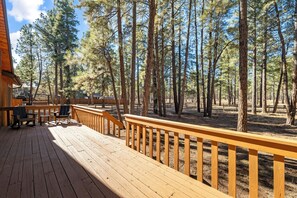 Terrace/patio - Pinewood Lodge / Backs to Forest / Near Downtown! (Flagstaff)