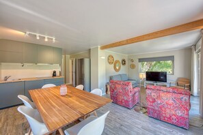 Premium Villa, 2 Bedrooms, Garden View | Dining room - Quinta da Bicuda (Cascais)