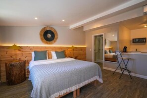 Een minibar, een laptopwerkplek, geluiddichte muren, gratis wifi