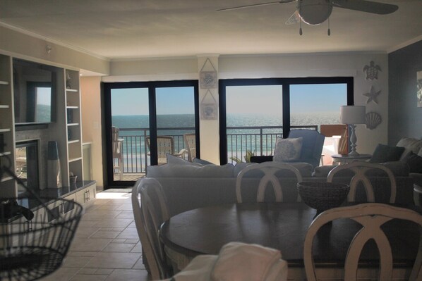 Interior - Amazing, updated 3-bedroom condo with gorgeous sunset view in Indian Shores (Indian Shores)