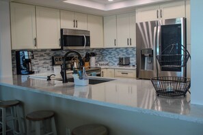 Fridge, microwave, oven, stovetop - Amazing, updated 3-bedroom condo with gorgeous sunset view in Indian Shores (Indian Shores)