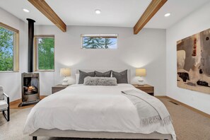4 Schlafzimmer, Schreibtisch, Bügeleisen/Bügelbrett, WLAN
