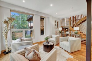 Smart TV, fireplace, printers - Beautiful Mountain Modern home in perfect location! (Ketchum)