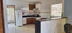 Fridge, oven, stovetop, blender