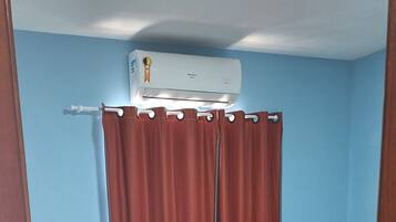 2 quartos, ferros/tábuas de passar roupa, Wi-Fi de cortesia