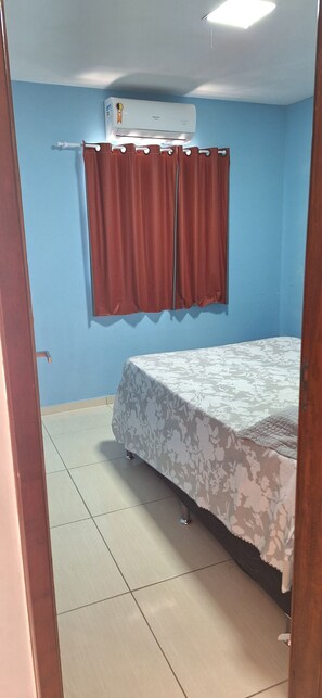 2 slaapkamers, een strijkplank/strijkijzer, beddengoed