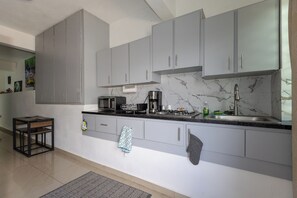 Fridge, microwave, stovetop, coffee/tea maker