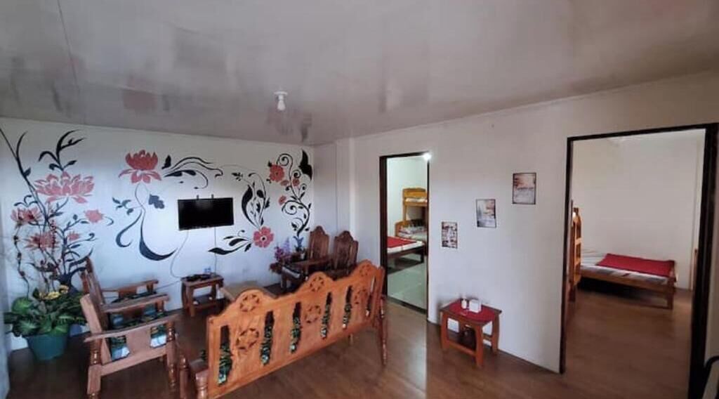 3 室のベッドルーム、WiFi (無料)、ベッドシーツ