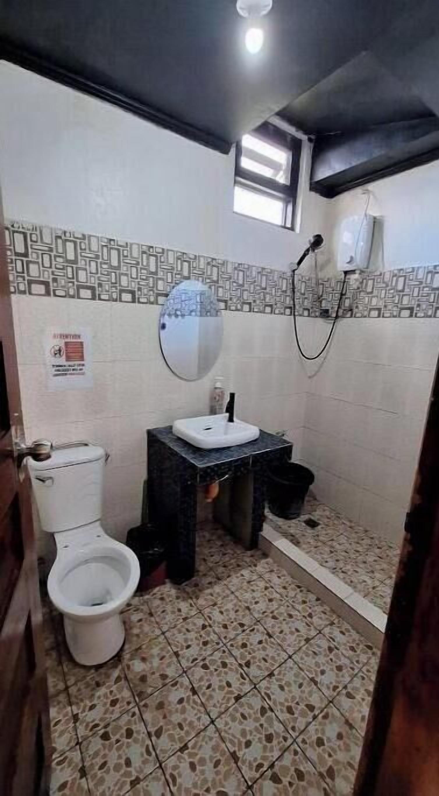 タオル、石鹸、シャンプー、トイレットペーパー