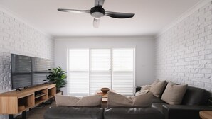 Living area - The Beach Lodge Yamba (Yamba)