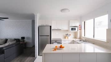 Mikrowelle, Ofen, Geschirrspüler, Gewürze