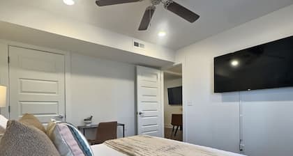 Bright & Beautiful Retreat in Heart of Downtown