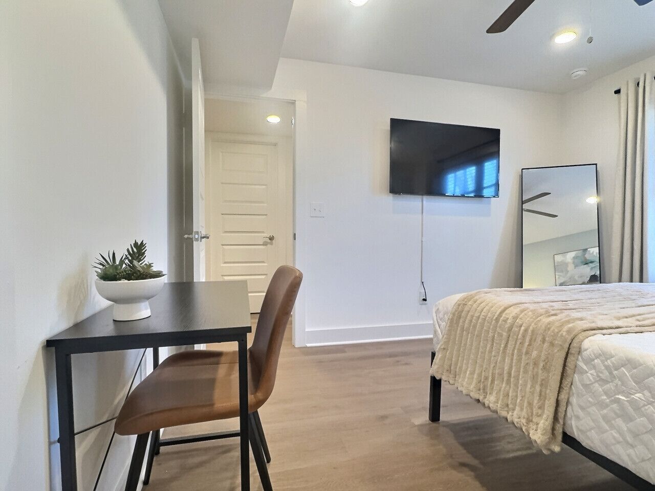 2 bedrooms, desk, iron/ironing board, free WiFi