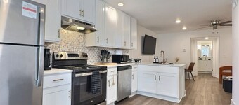 Bright & Beautiful Retreat in Heart of Downtown