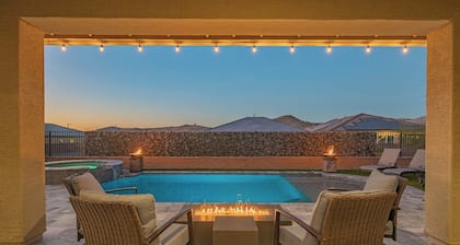 Luxury 3-bedroom Retreat with Gorgeous Heated Pool - Spring Training, Golf & PIR