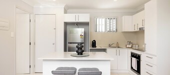 智慧型套房自助入住公寓 - 35A Freney