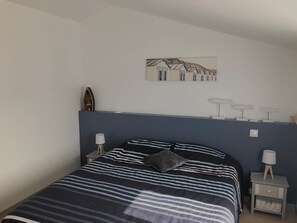 3 chambres, fer et planche à repasser