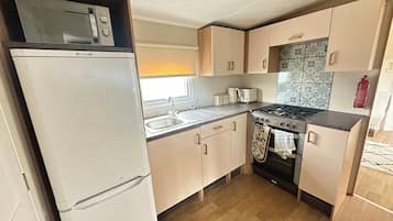 Apartment | Private kitchen | Fridge, microwave, oven, stovetop