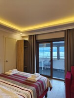 Romantic Room, Sea View | Premium bedding, individually decorated, soundproofing, free WiFi