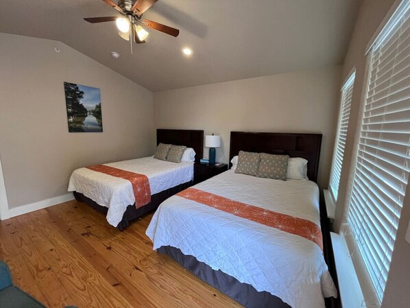 1 chambre, fer et planche à repasser, Wi-Fi gratuit, draps fournis
